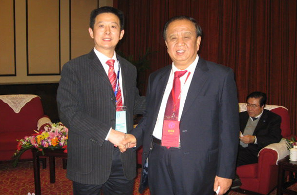 重庆电视台《见证》栏目：中华**，”针“惊世界——向成东