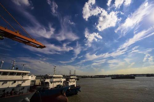 绿色航运助力长江经济带发展 长江干线货物通过量突破三十亿吨
