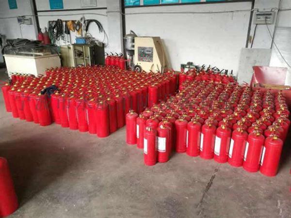 【雨欣消防器材经营维修部】分享：灭火器维修充粉