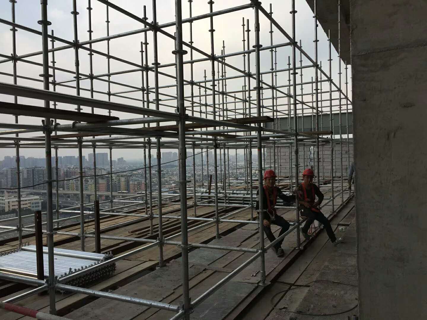 成溫立交中建二局優悅工地裝飾滿堂架(盤口架)新材料、新工藝