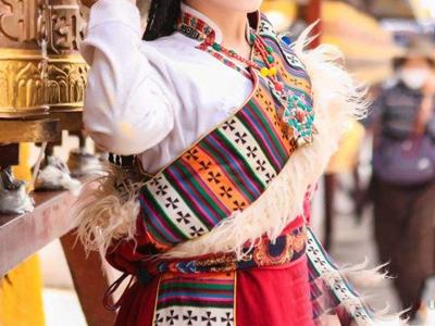 藏家风情 藏族服饰的色彩寓意