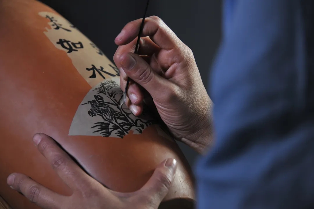 阴刻阳填丨繁复盈实，阴阳合一