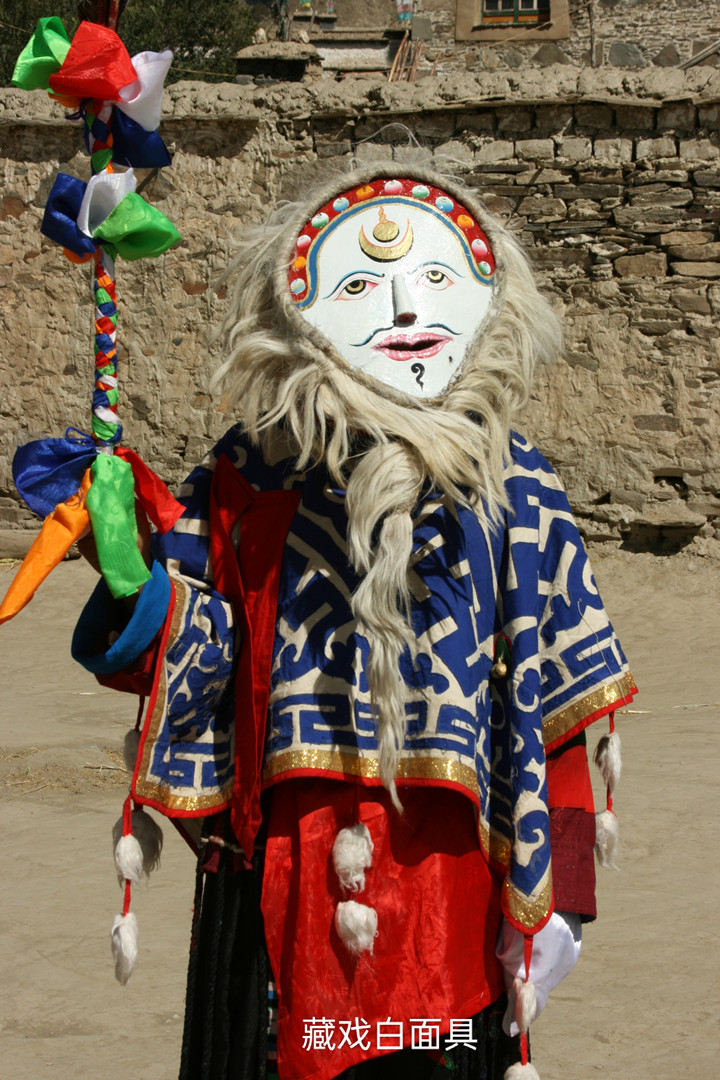 藏戏村民的面具图片